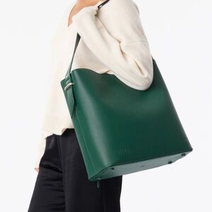 💚NEW Beis The Wicked Tote Bag/Purse- Emerald elphaba Green💚